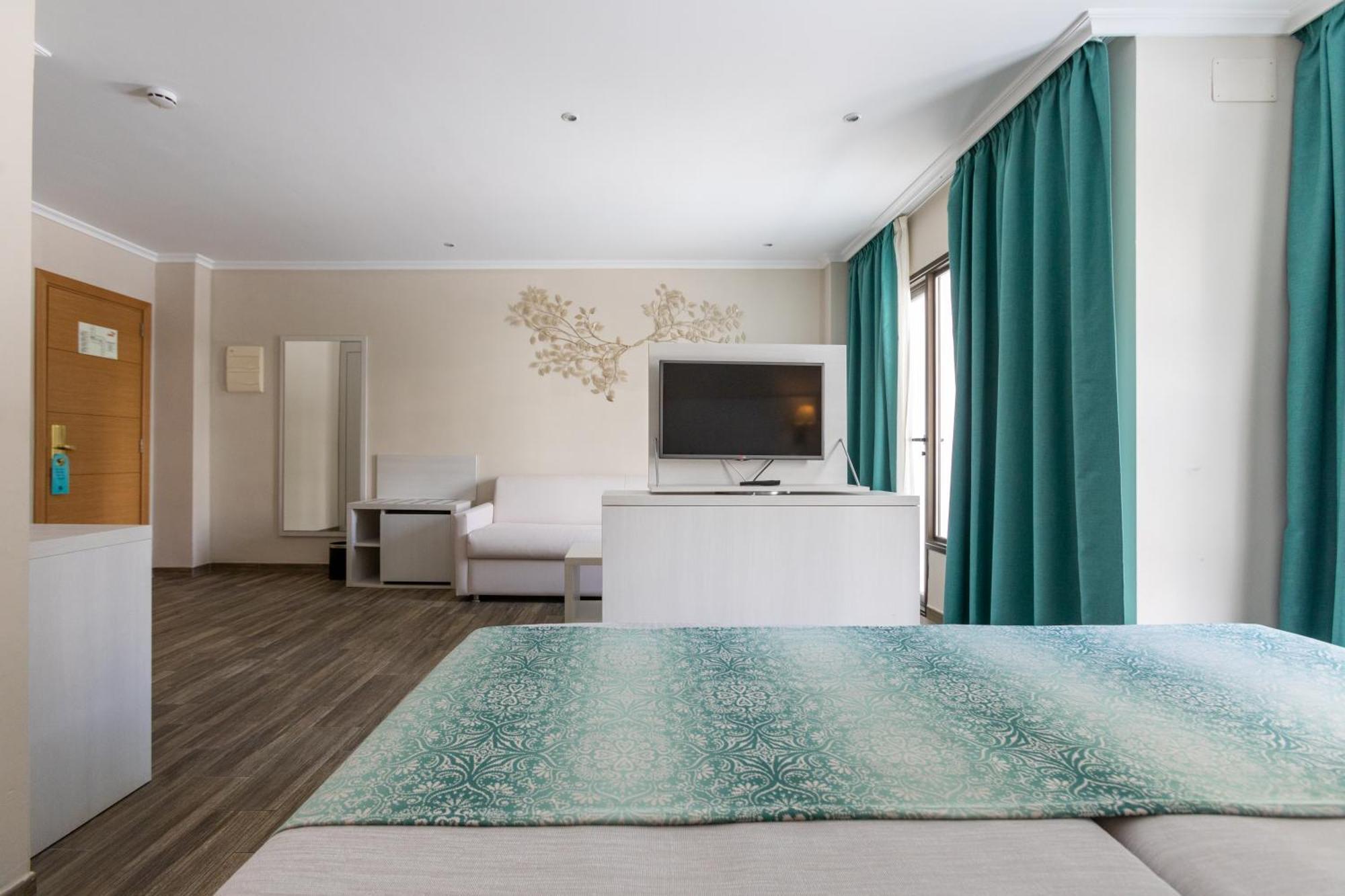 Ona Palmira Hotel 4*
